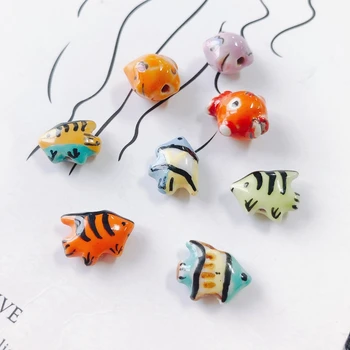 DIY ékszerek, kiegészítők, nagykereskedelmi aranyos színes halak kerámia laza gyöngyök kézzel rajzolt medál, fülbevaló anyagok